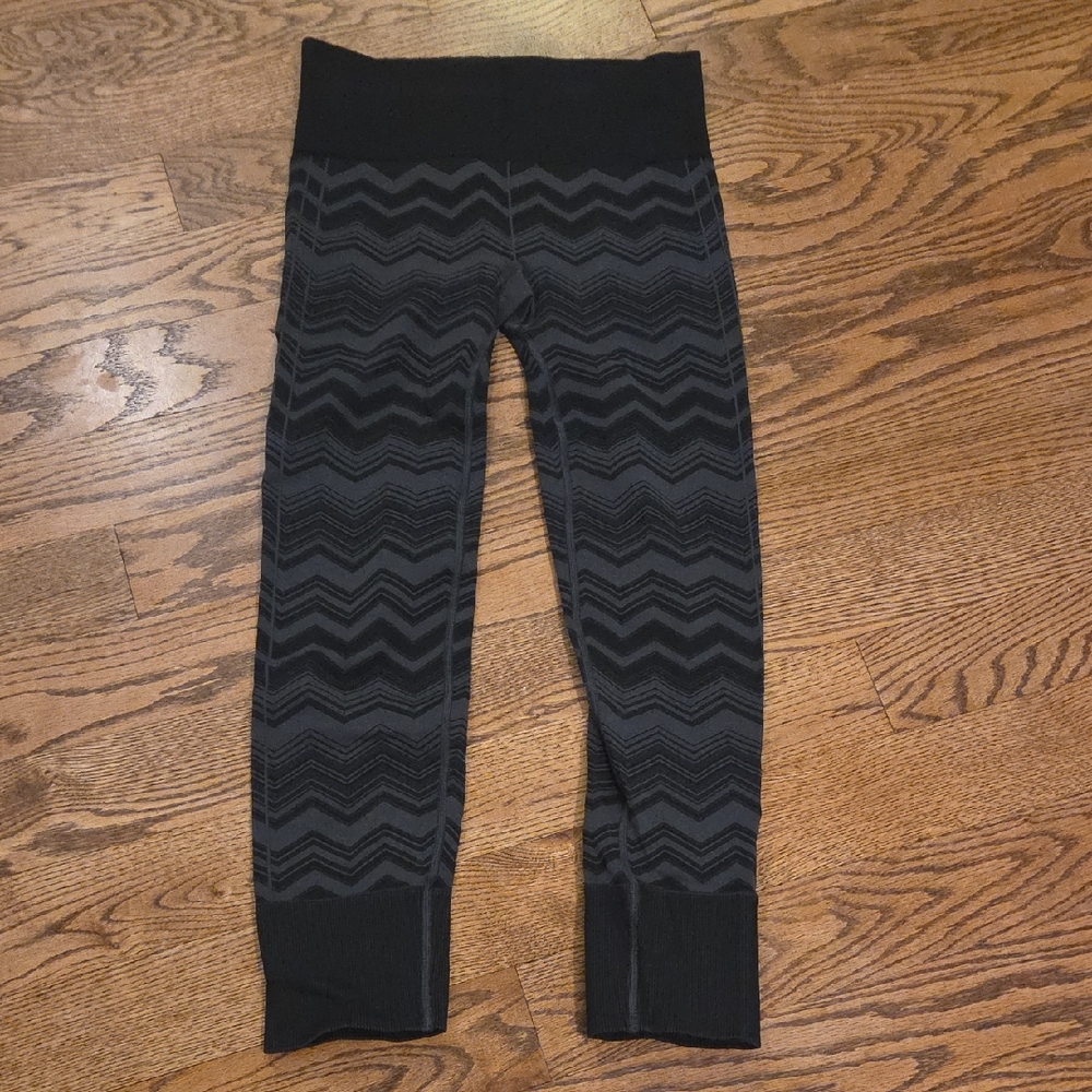 lululemon athletica - Ebb To Street - Heathered Slate / Black Chevron - Size 8